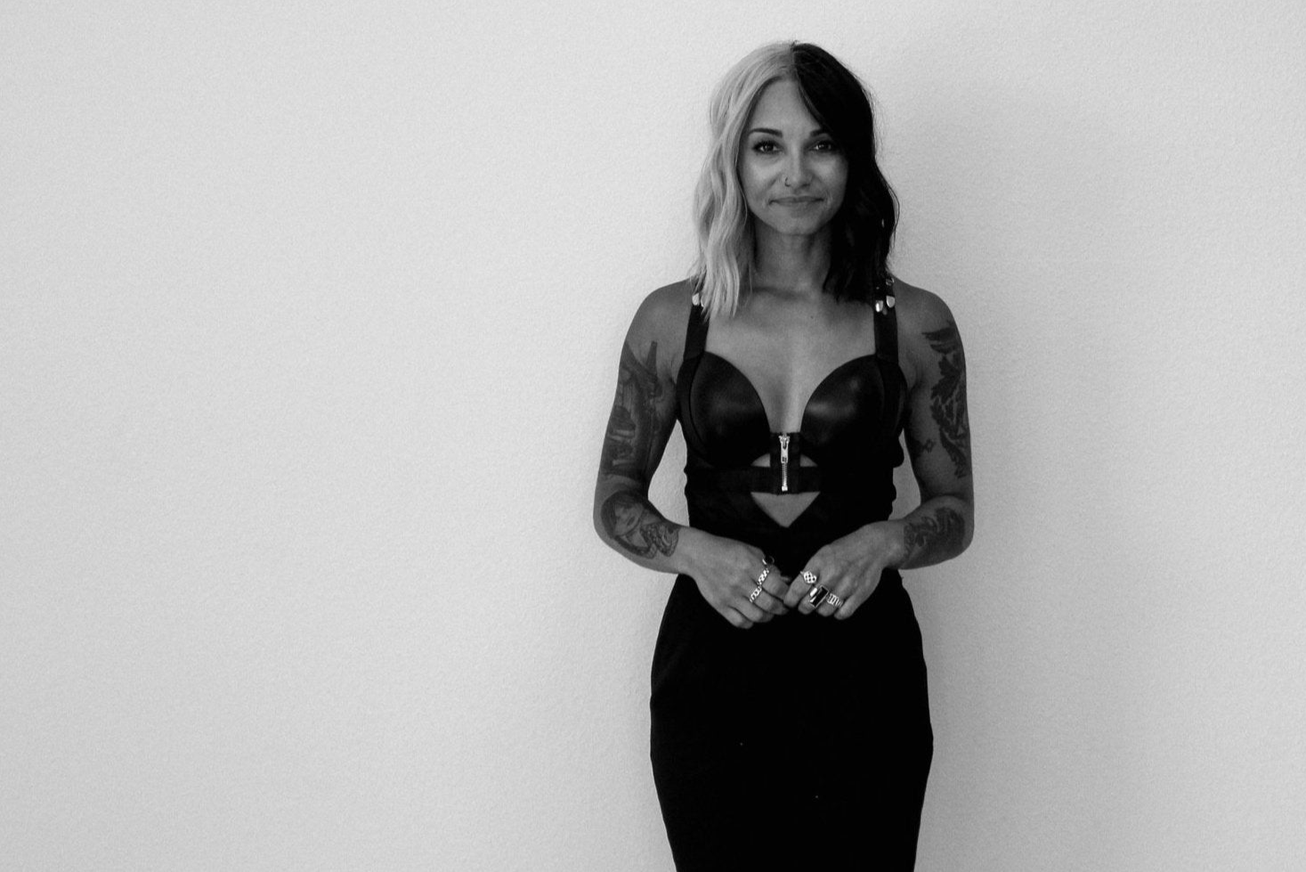 ani_bw_dress.png